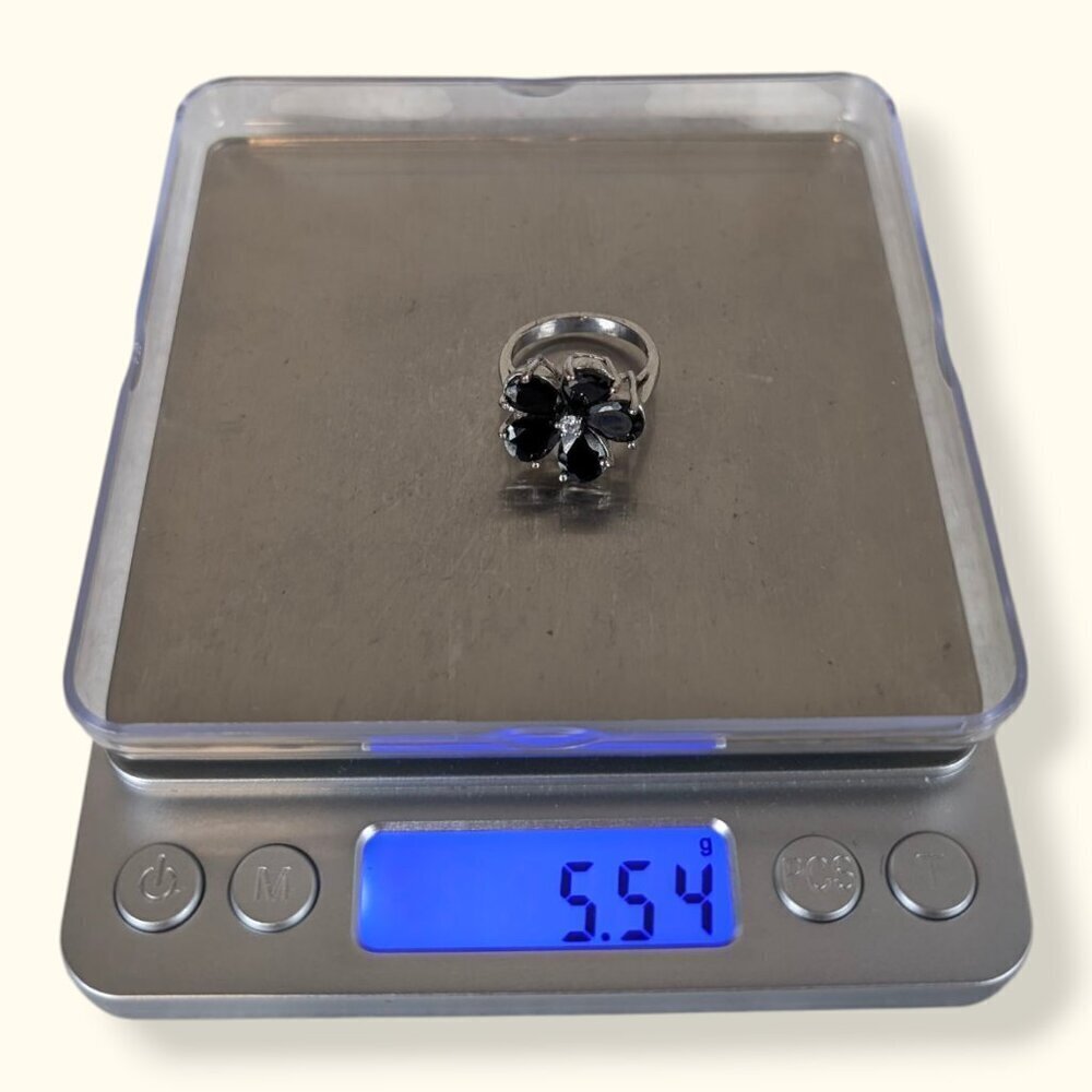 V. Black Glass Floral Ring - Picture 5 of 6